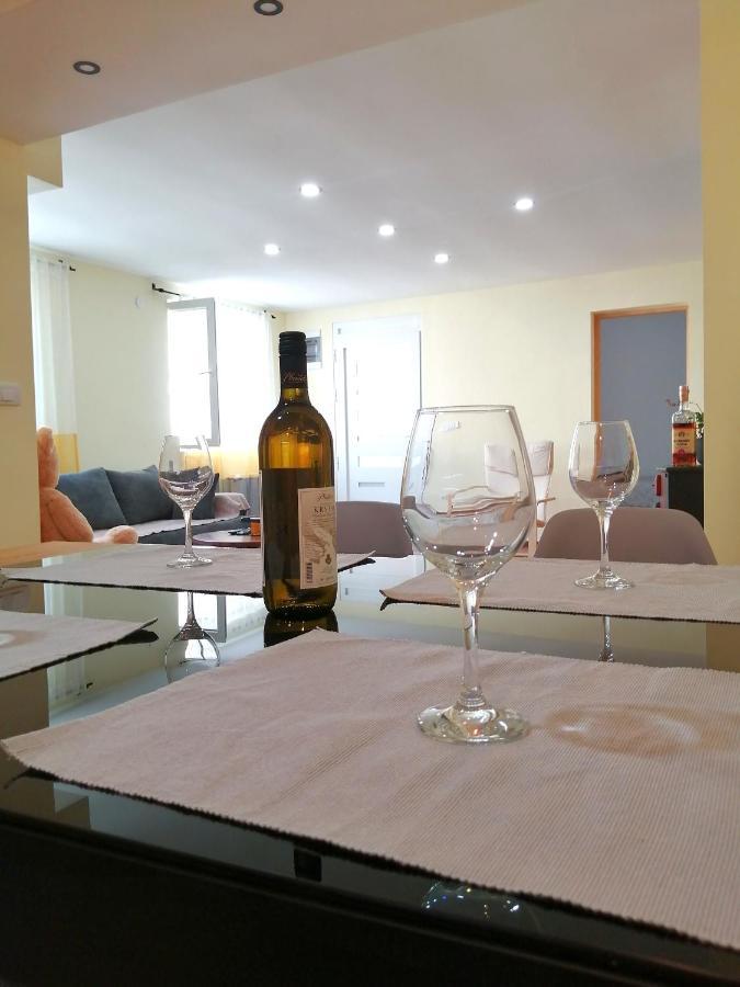 Nikas Apartman Donji Milanovac Kültér fotó